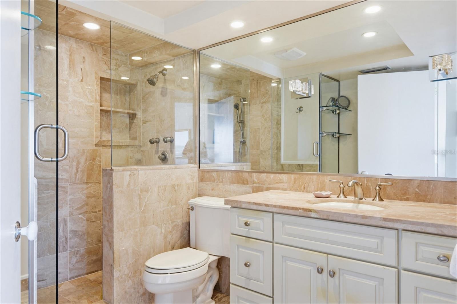 ALIKI GOLD COAST CONDO 01 - Residential