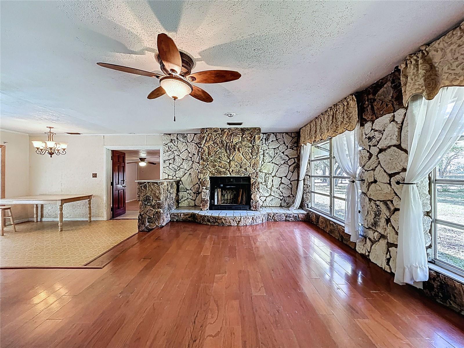 CRYSTAL LAKES VIEW - Residential