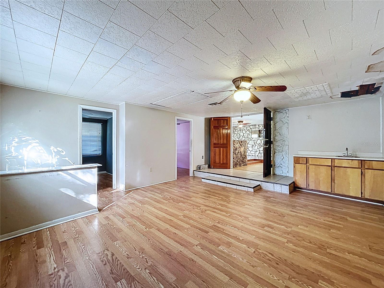 CRYSTAL LAKES VIEW - Residential