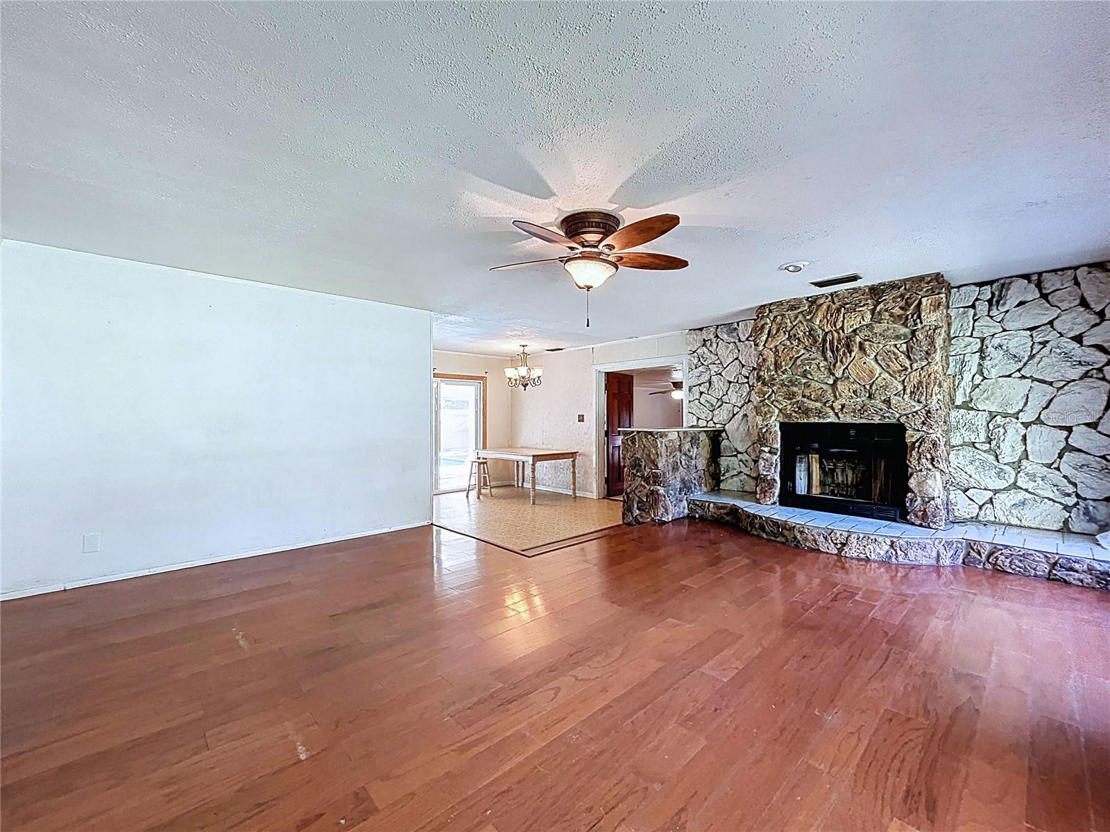 CRYSTAL LAKES VIEW - Residential