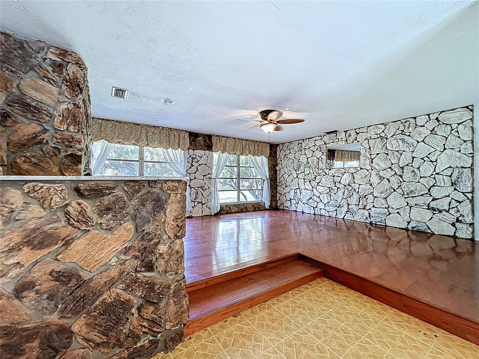 CRYSTAL LAKES VIEW - Residential