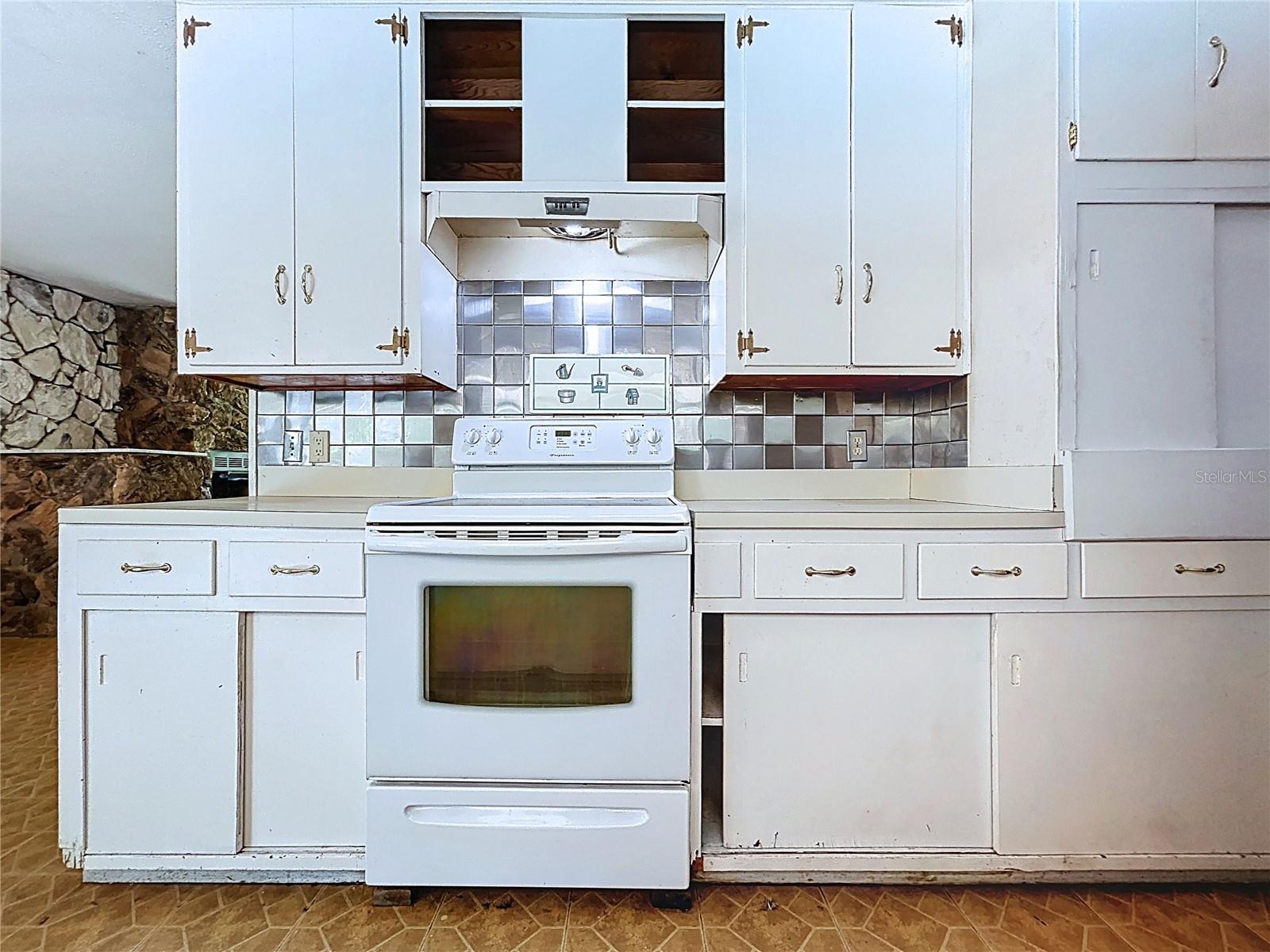 CRYSTAL LAKES VIEW - Residential