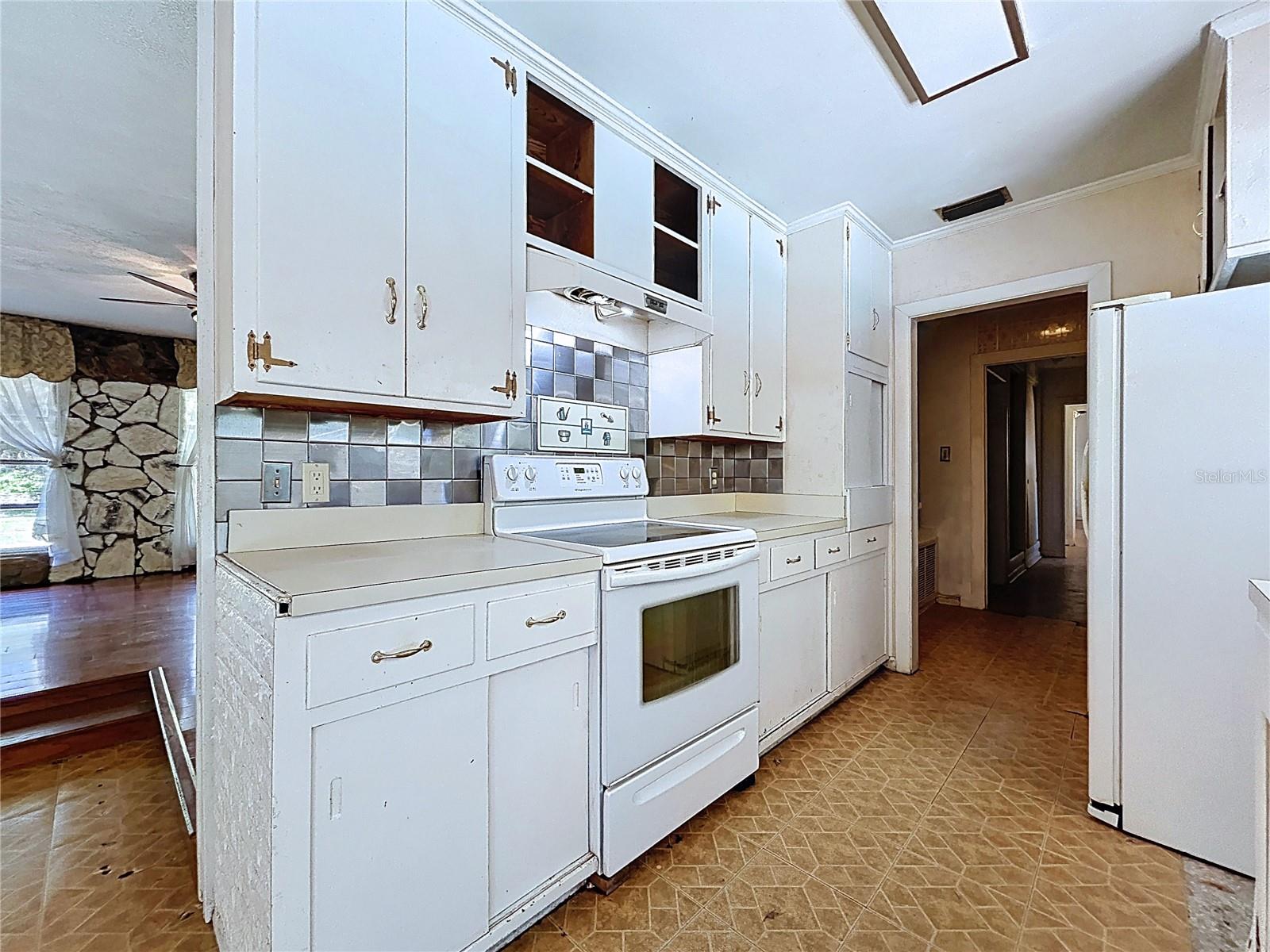 CRYSTAL LAKES VIEW - Residential