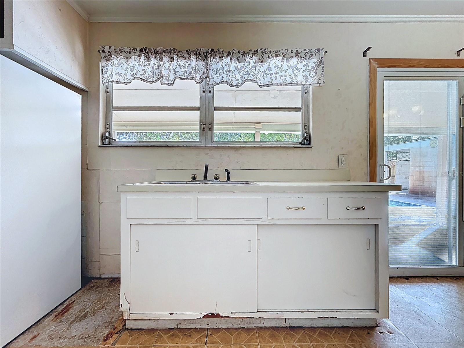 CRYSTAL LAKES VIEW - Residential