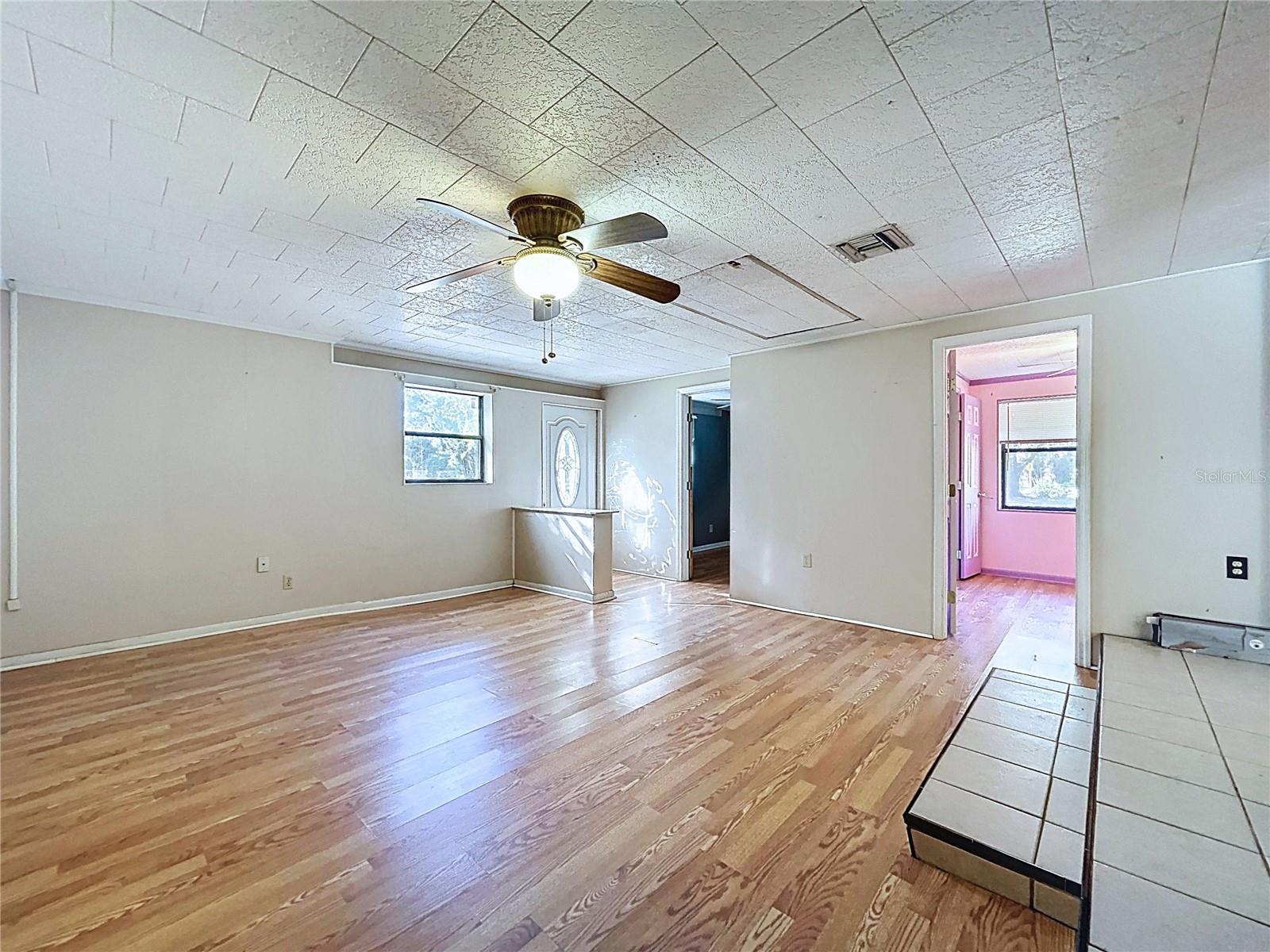 CRYSTAL LAKES VIEW - Residential