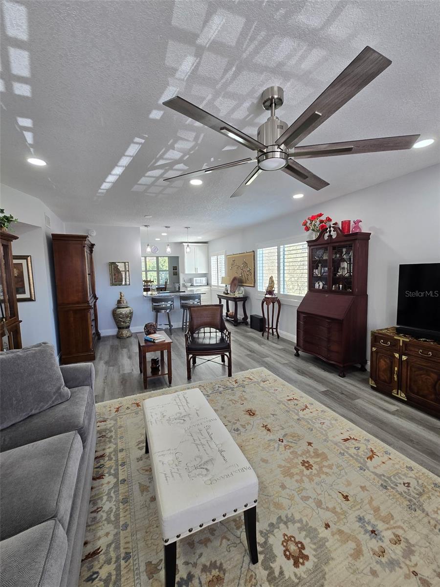 ON TOP OF THE WORLD - Residential