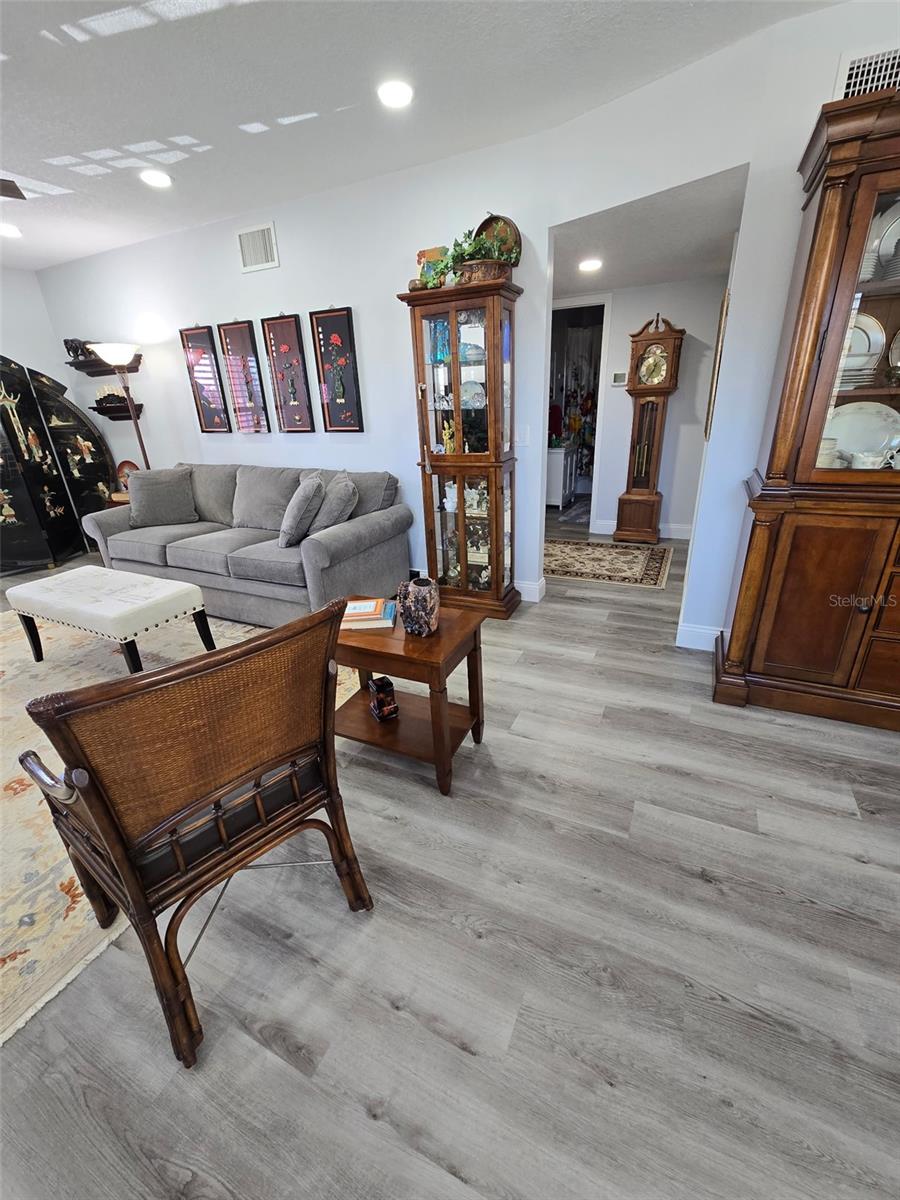 ON TOP OF THE WORLD - Residential