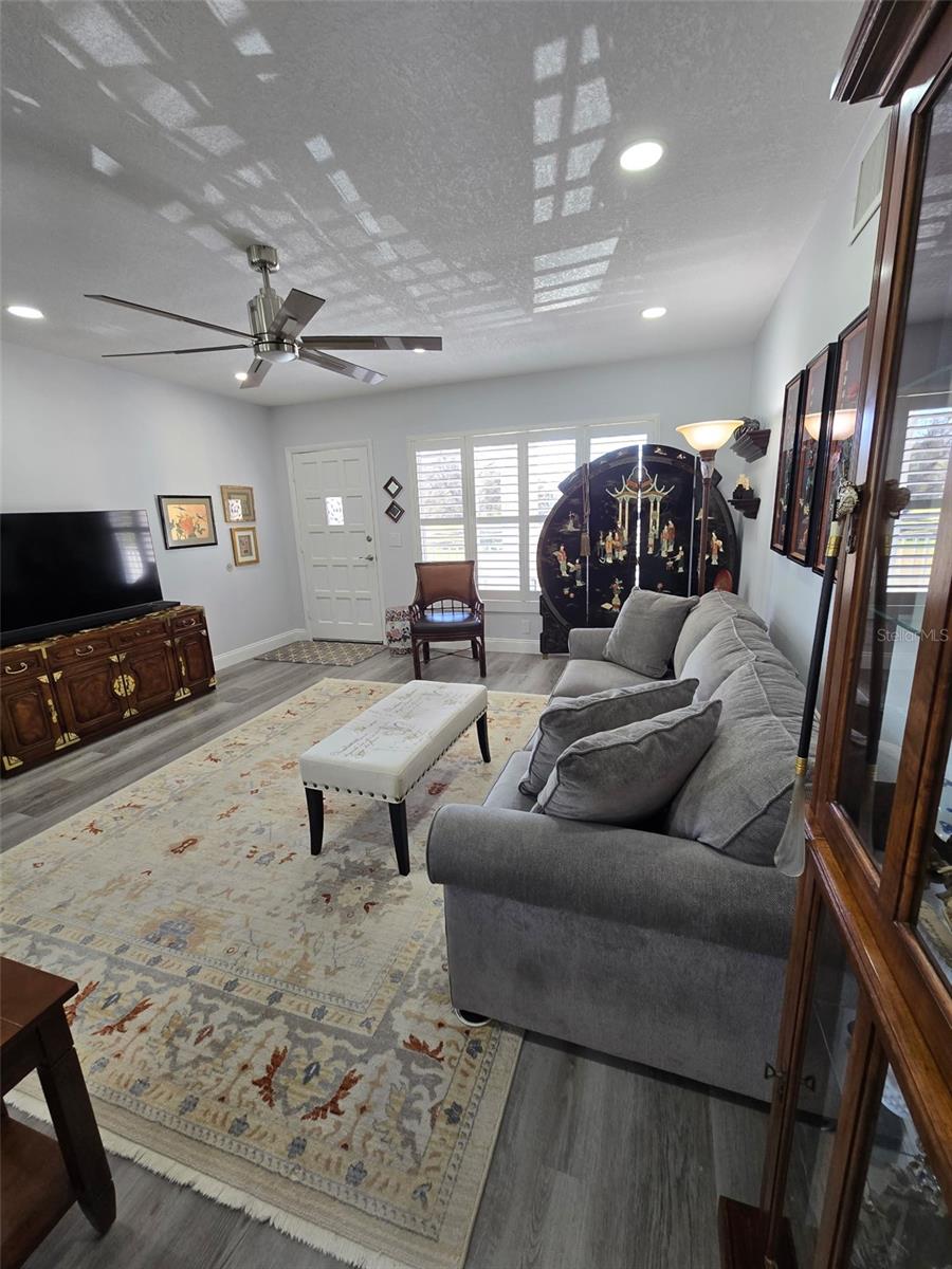 ON TOP OF THE WORLD - Residential