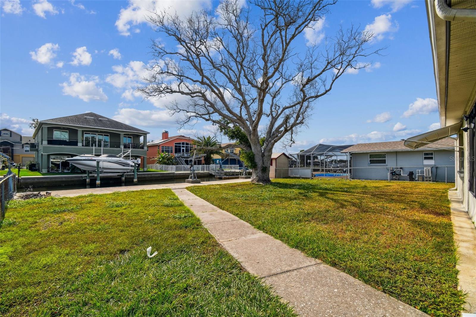 MARTHAS VINEYARD - Residential