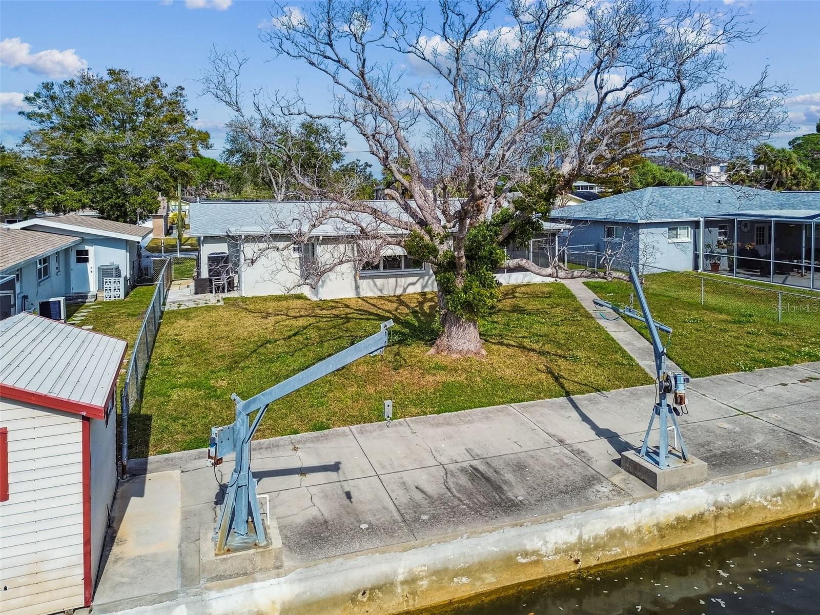 MARTHAS VINEYARD - Residential