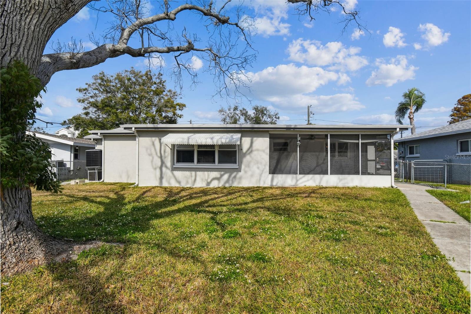 MARTHAS VINEYARD - Residential