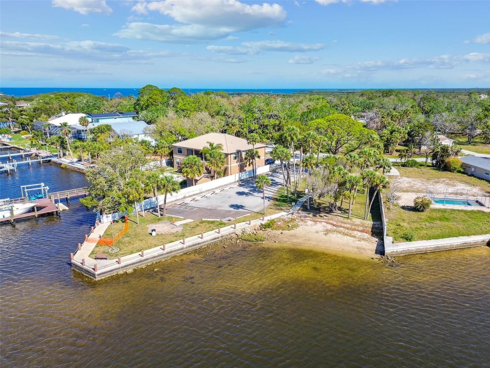 MARTHAS VINEYARD - Residential