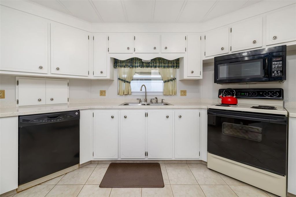 Photo of 5619 Bayshore Road #421, Palmetto, FL 34221 (MLS # A4674214)
