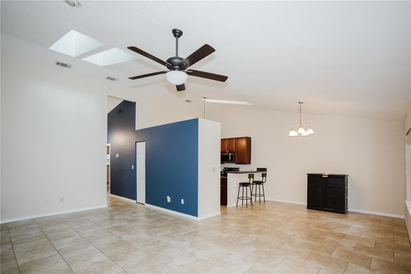 3915 NW 7TH PLACE