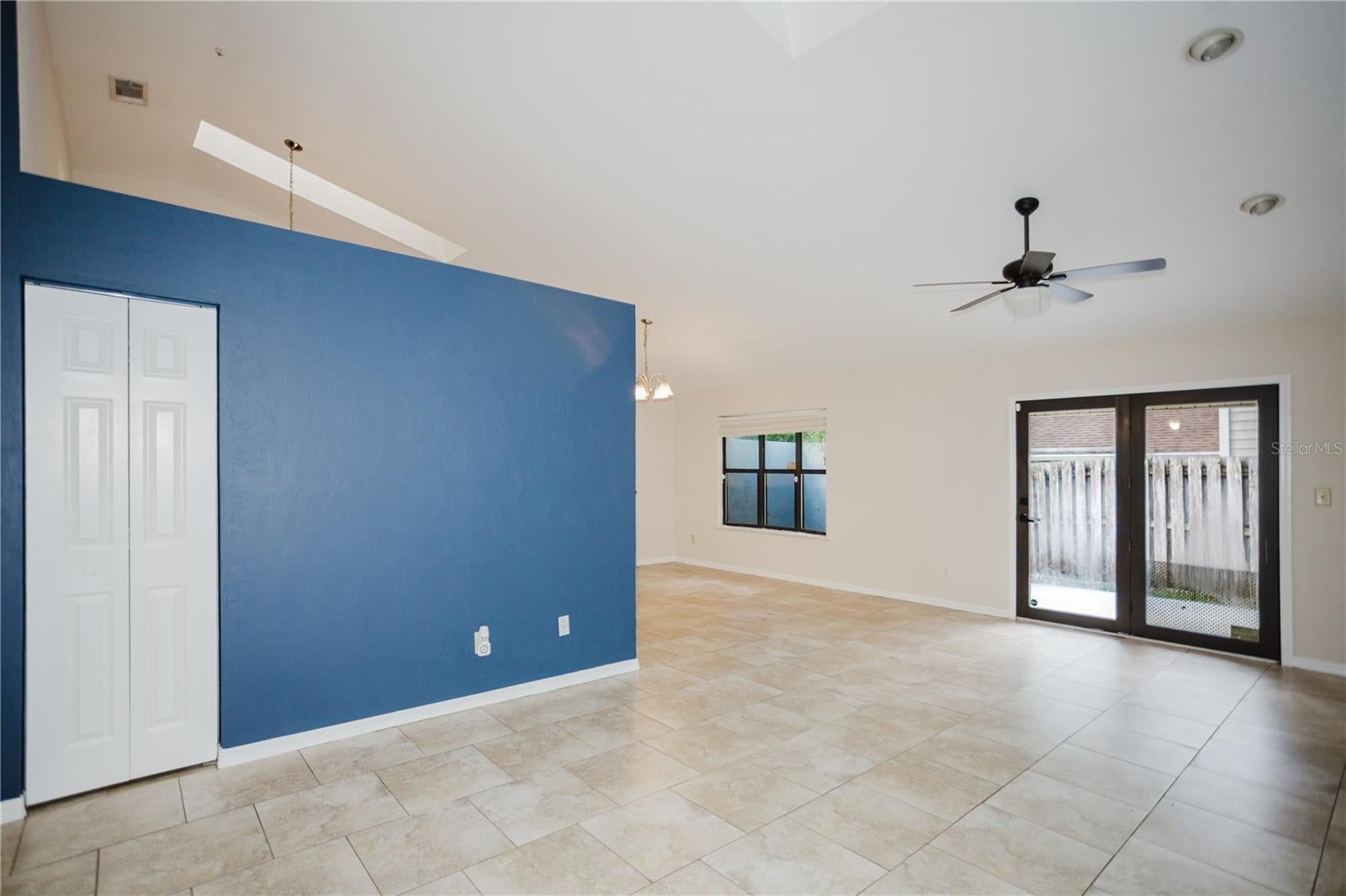 3915 NW 7TH PLACE