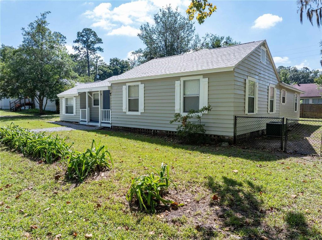 Photo of 1241 NW 35th Avenue, Gainesville, FL 32609 (MLS # GC534528)