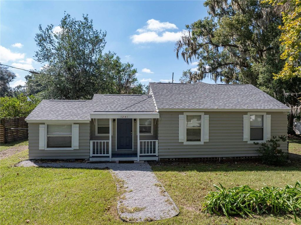 Photo of 1241 NW 35th Avenue, Gainesville, FL 32609 (MLS # GC534528)