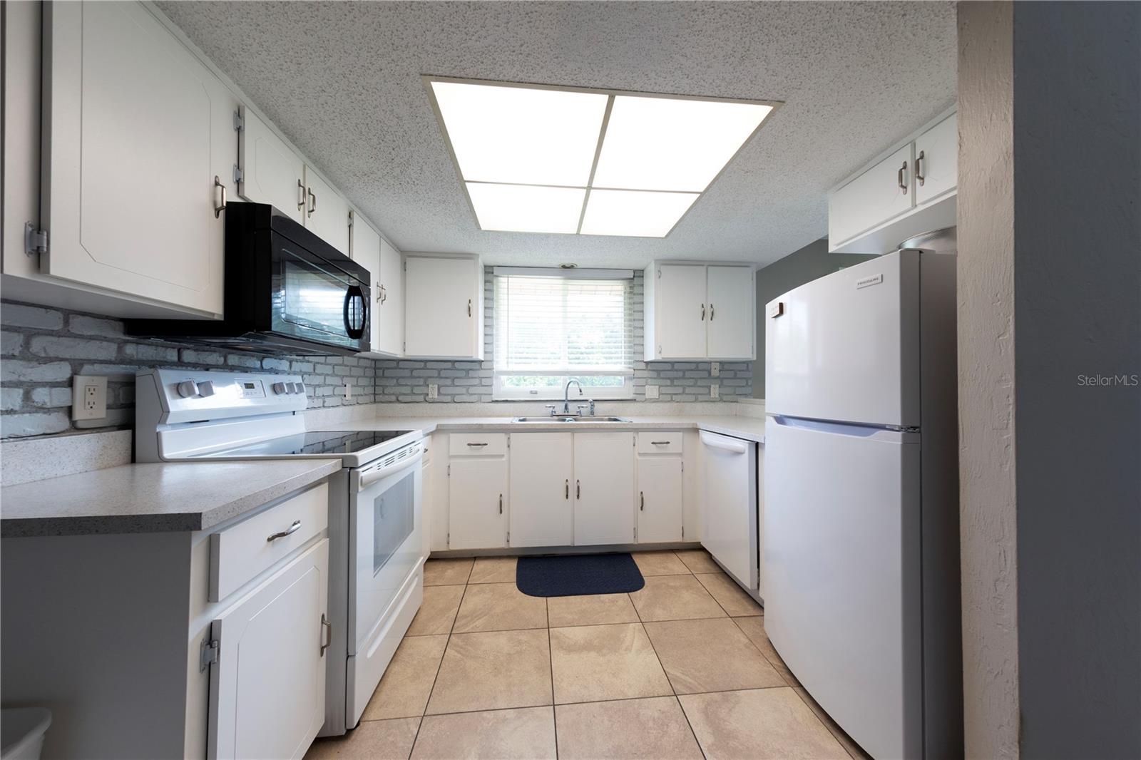 PERSIMMON PLACE CONDO - Residential