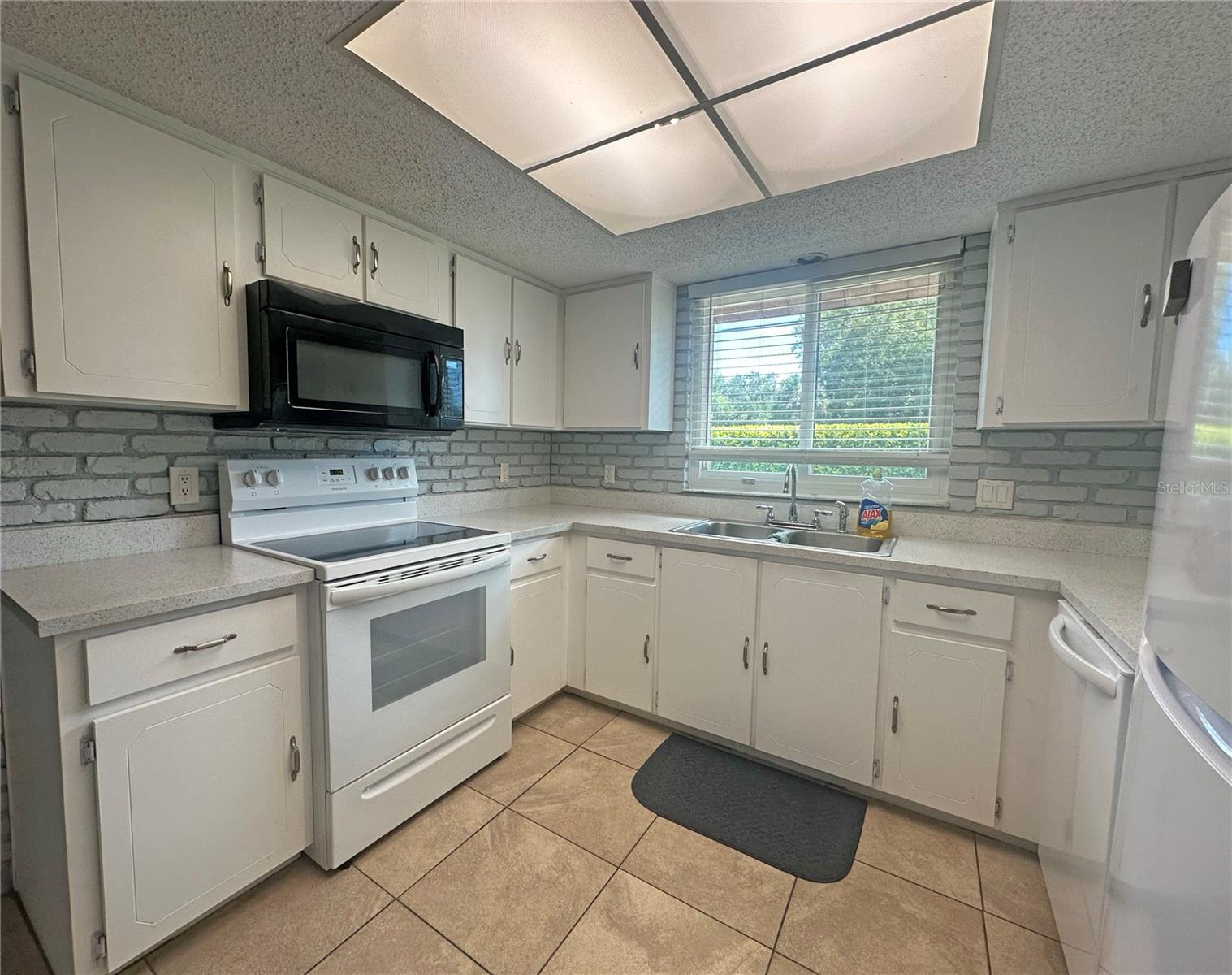 PERSIMMON PLACE CONDO - Residential