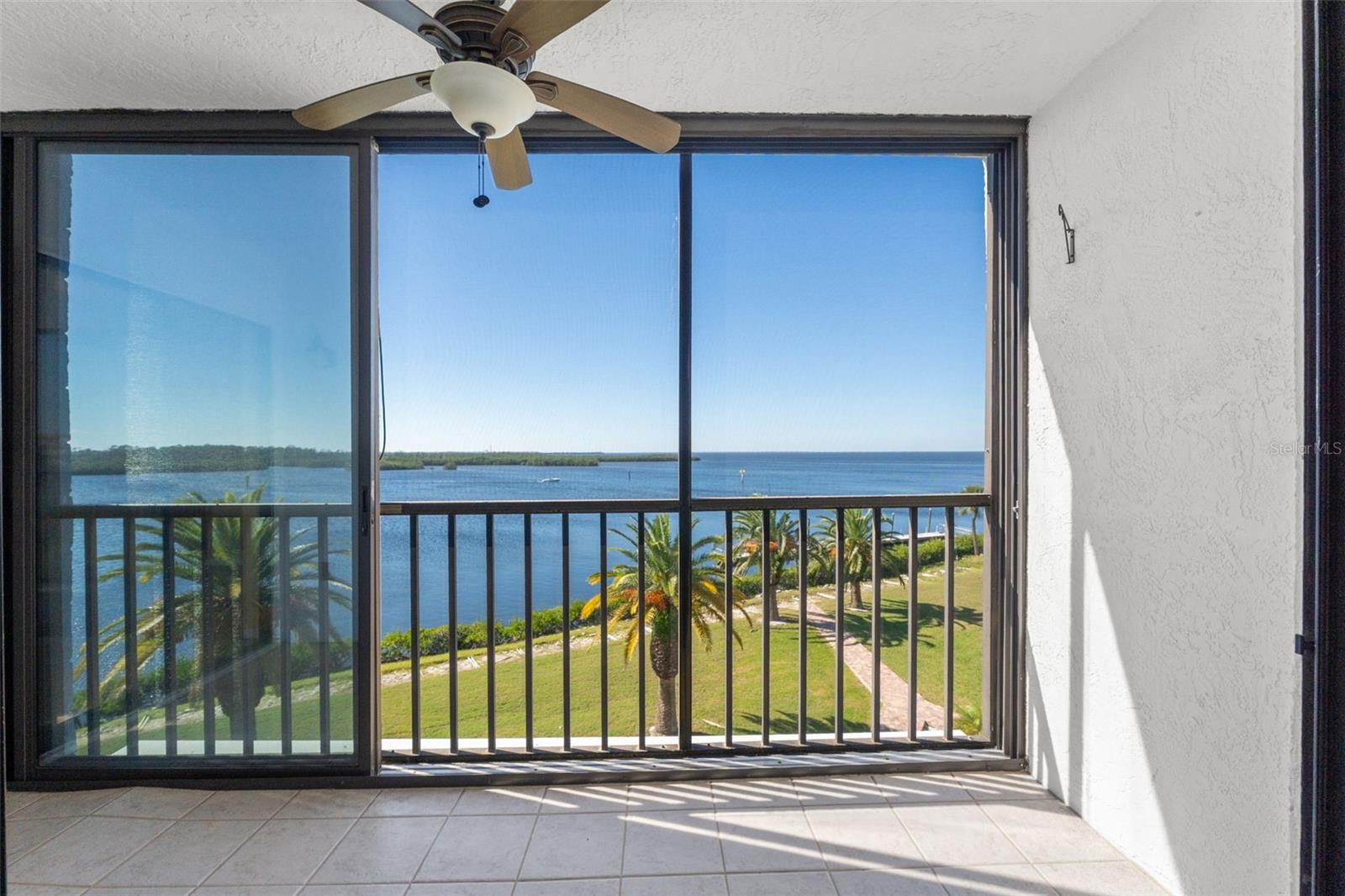 SAND PEBBLE POINTE CONDO 03 - Residential