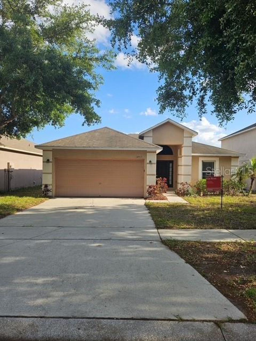 Photo of 10917 Banyan Wood Way, Riverview, FL 33579 (MLS # TB8507201)