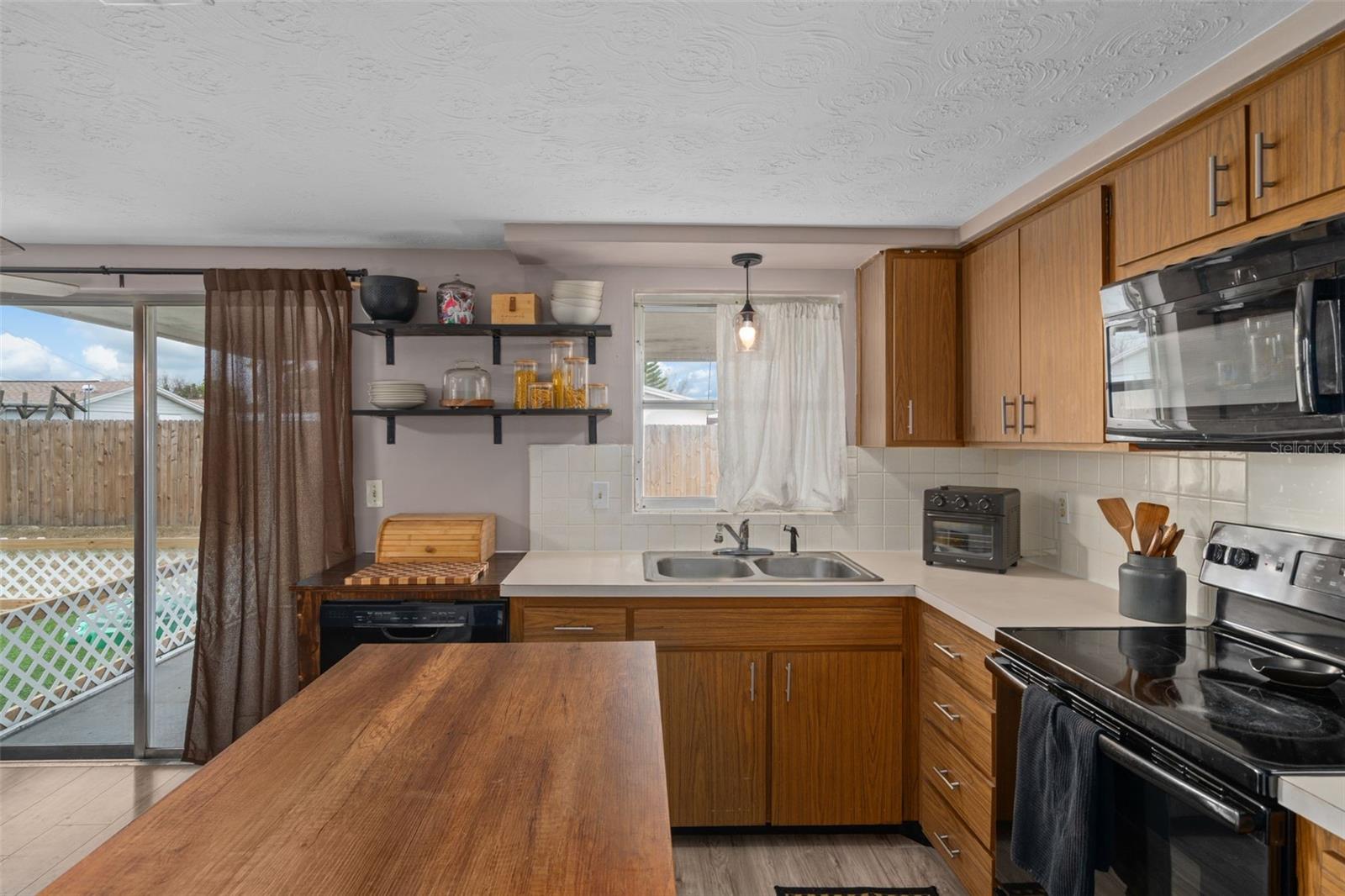 TAHITIAN HOMES - Residential