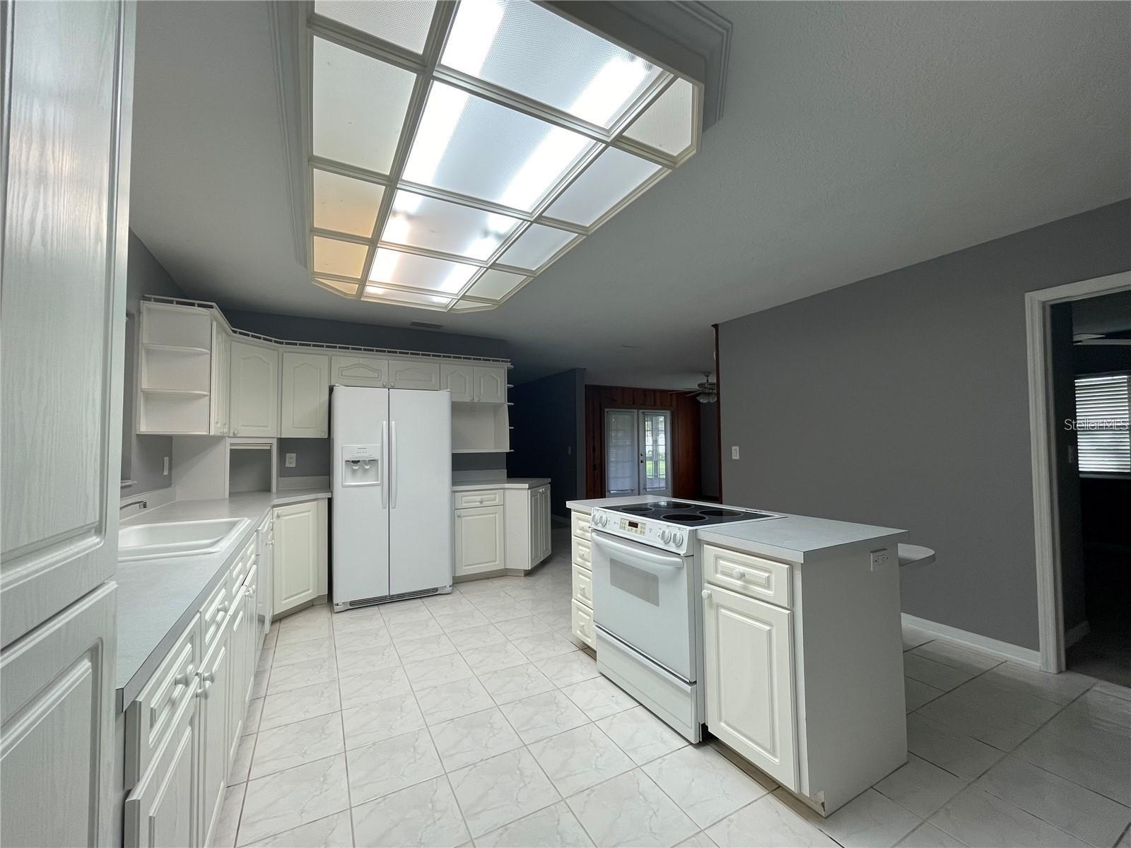 SEMINOLE LAKE ESTATES - Residential Income