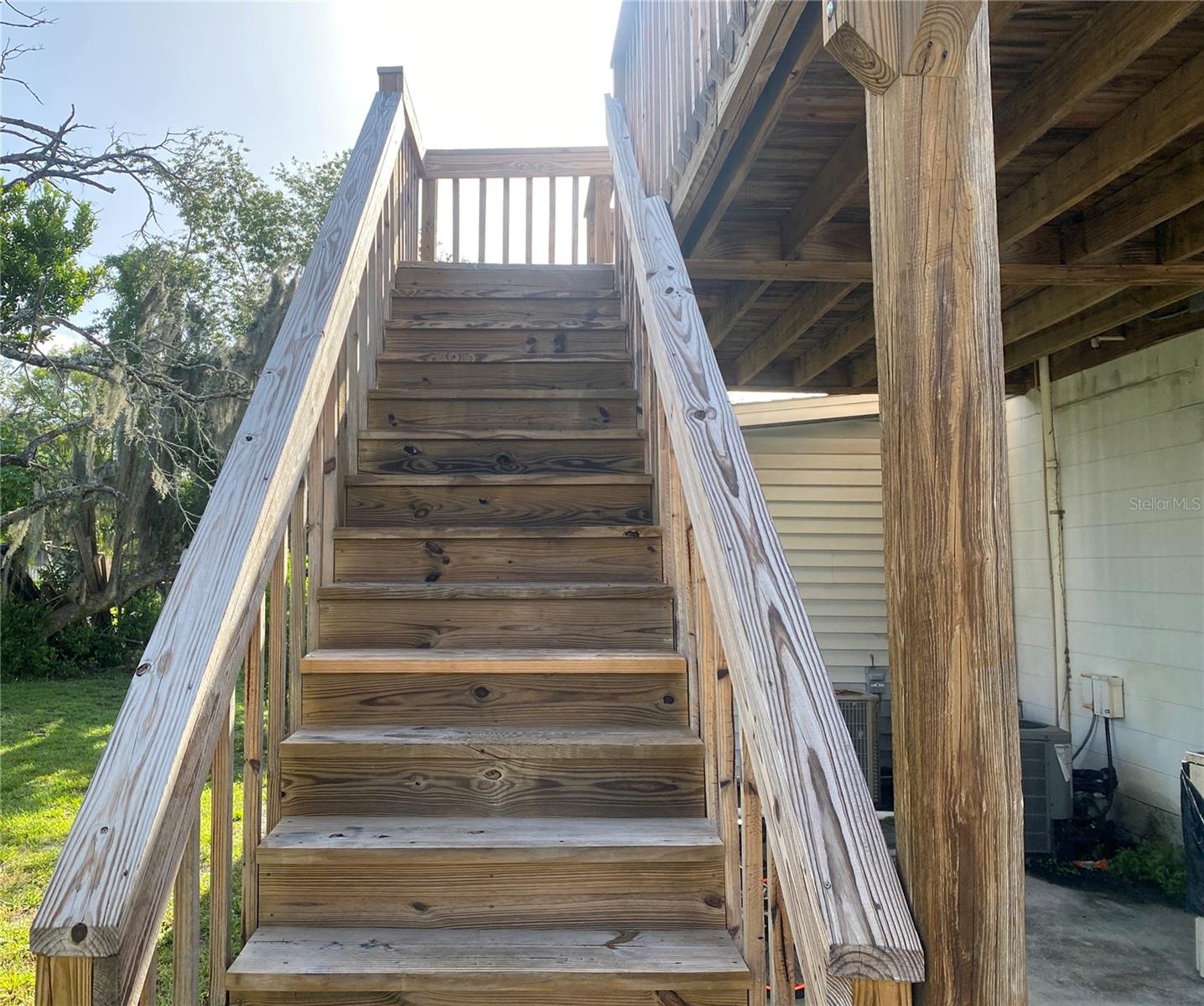 SEMINOLE LAKE ESTATES - Residential Income