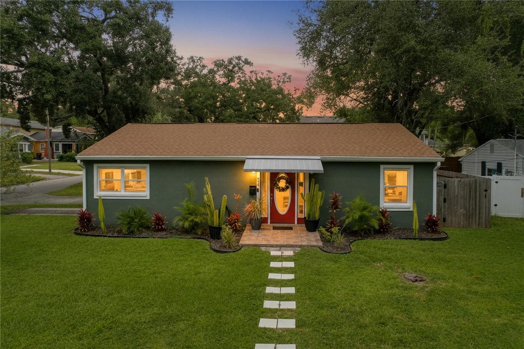 Photo of 611 W Henry Avenue, Tampa, FL 33604 (MLS # TB8555337)