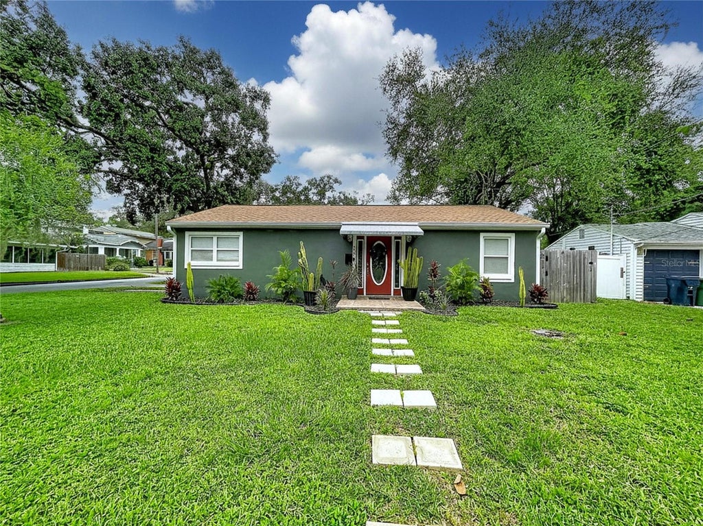 Photo of 611 W Henry Avenue, Tampa, FL 33604 (MLS # TB8555337)