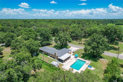 A home in LAKELAND