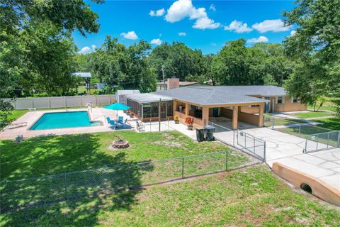 A home in LAKELAND