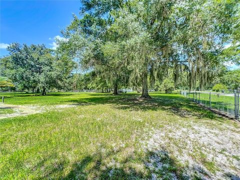 A home in LAKELAND