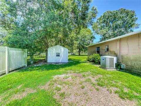 A home in LAKELAND