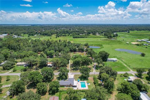 A home in LAKELAND