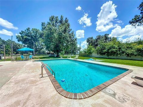 A home in LAKELAND