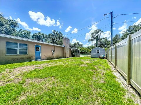 A home in LAKELAND