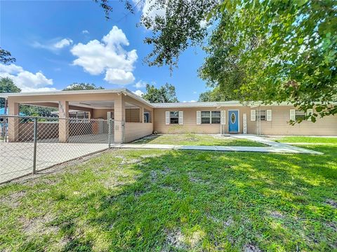 A home in LAKELAND