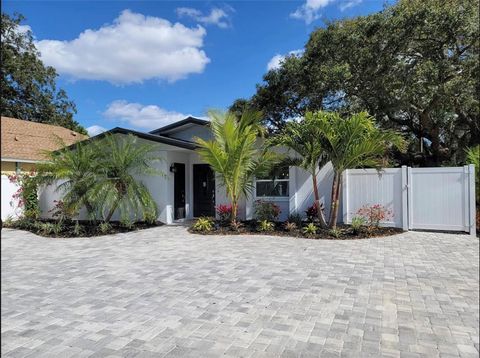 1041 S TUTTLE AVENUE SARASOTA FL 34237