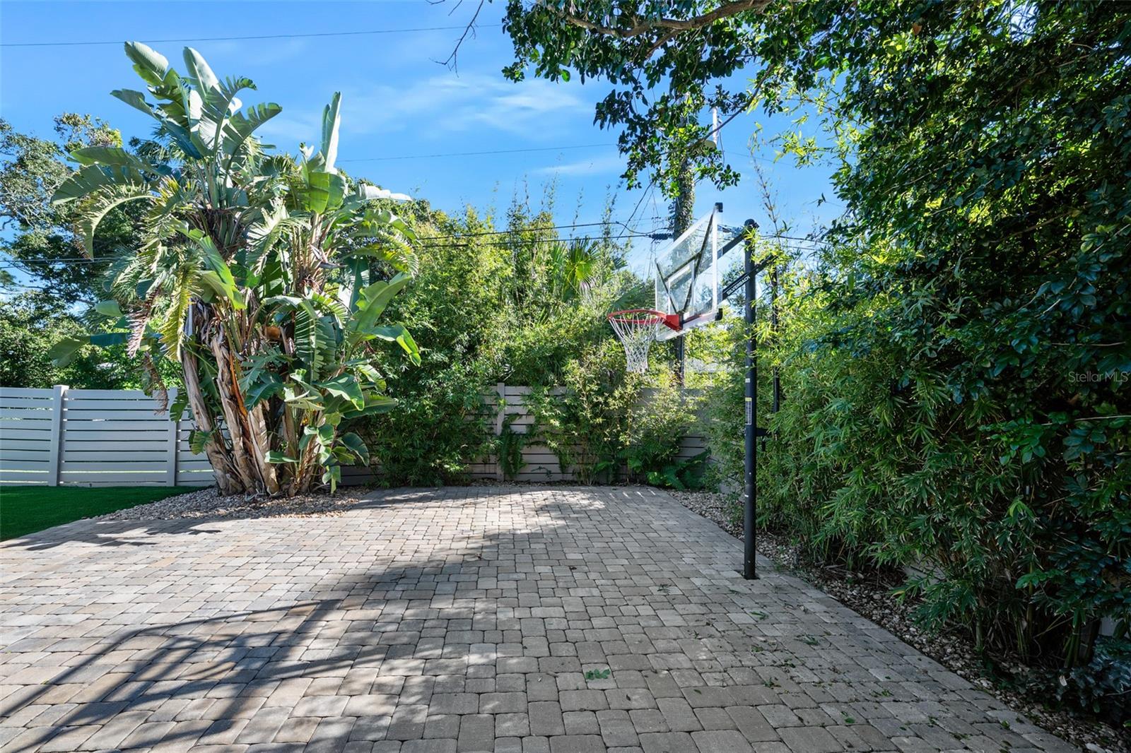 RIVER OAKS - Residential