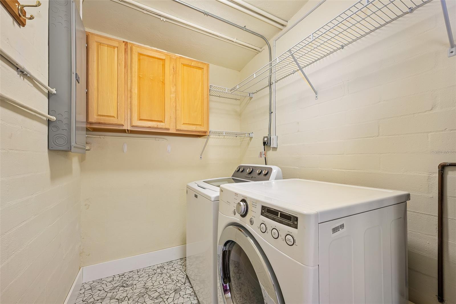 RIVER OAKS - Residential