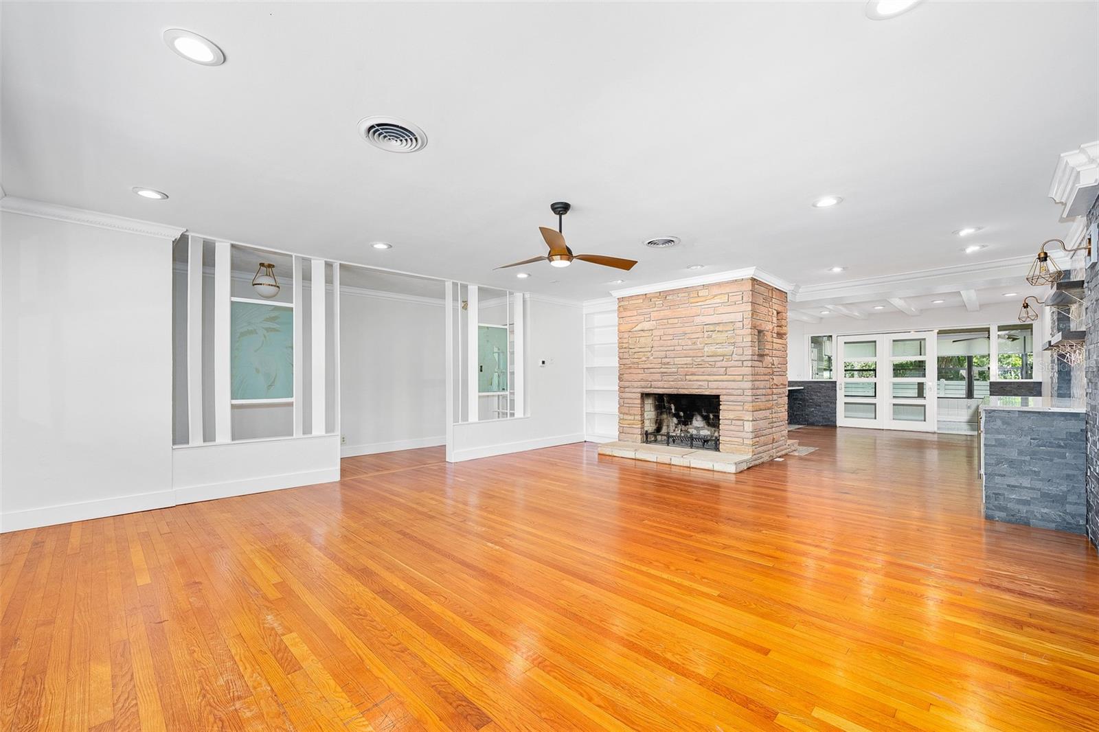 RIVER OAKS - Residential