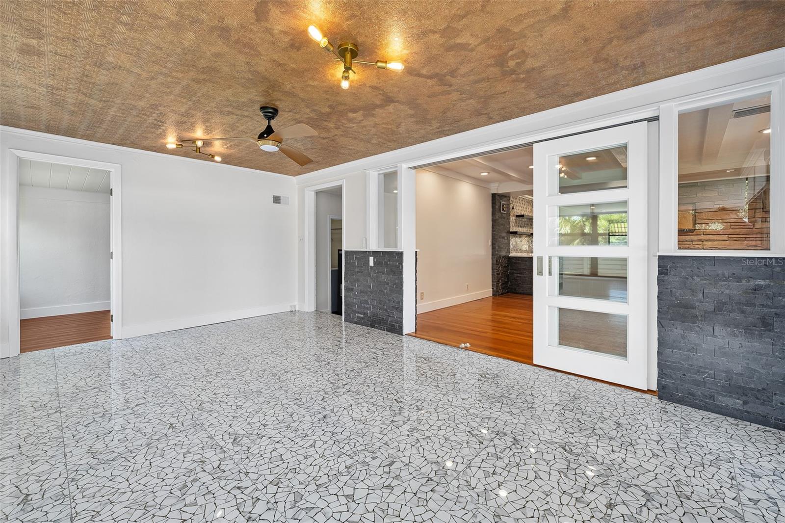 RIVER OAKS - Residential