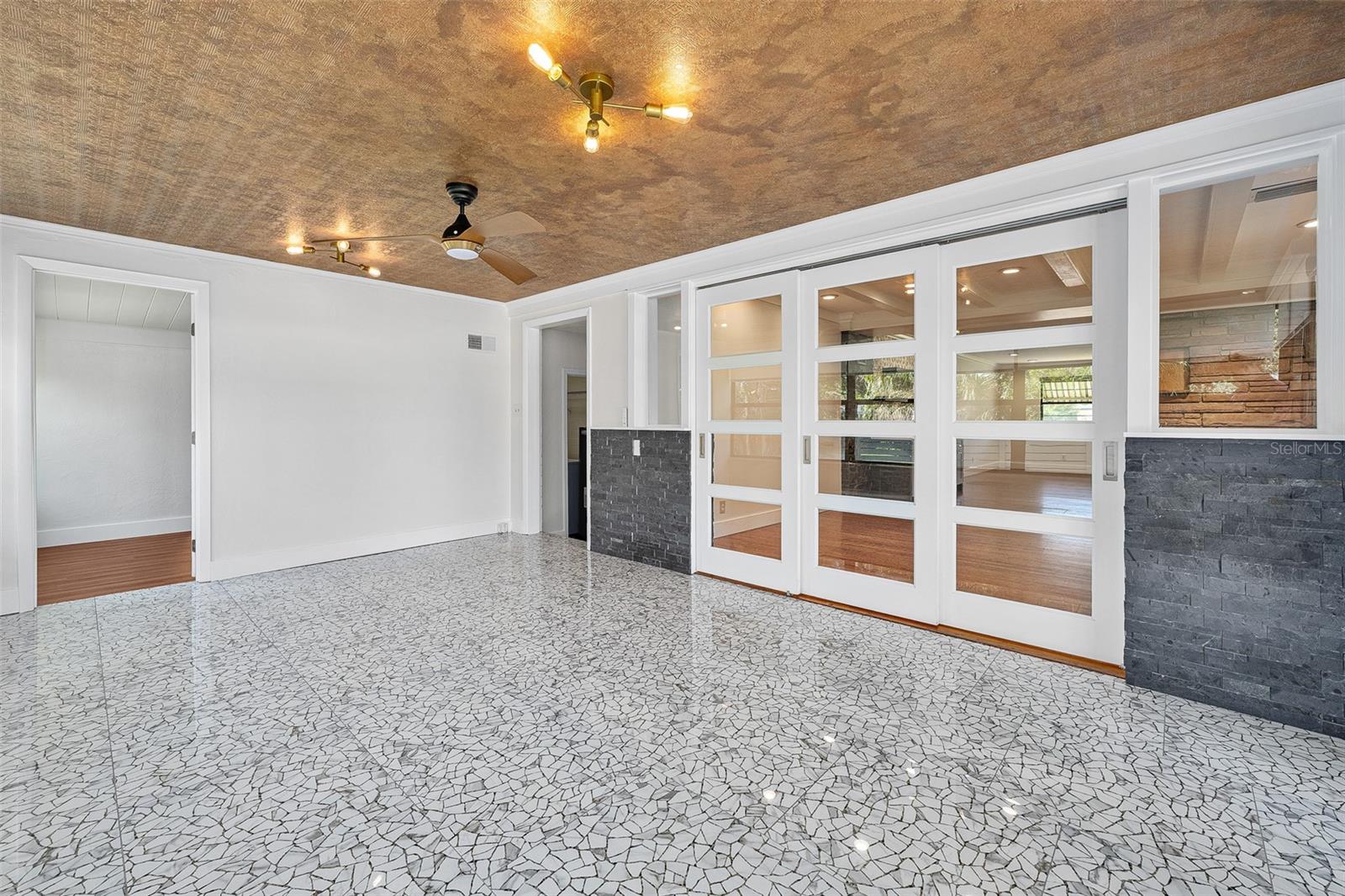 RIVER OAKS - Residential