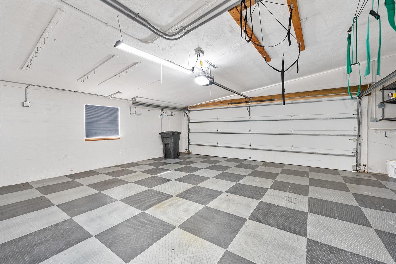 RIVER OAKS - Residential