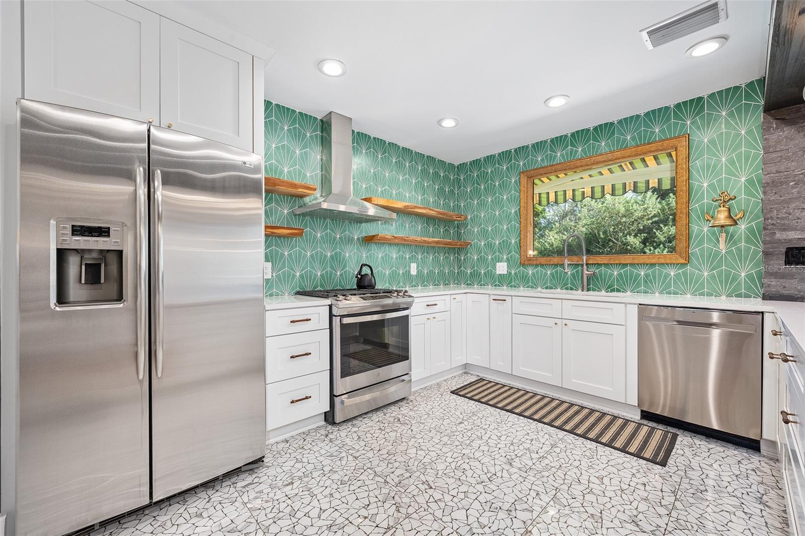 RIVER OAKS - Residential