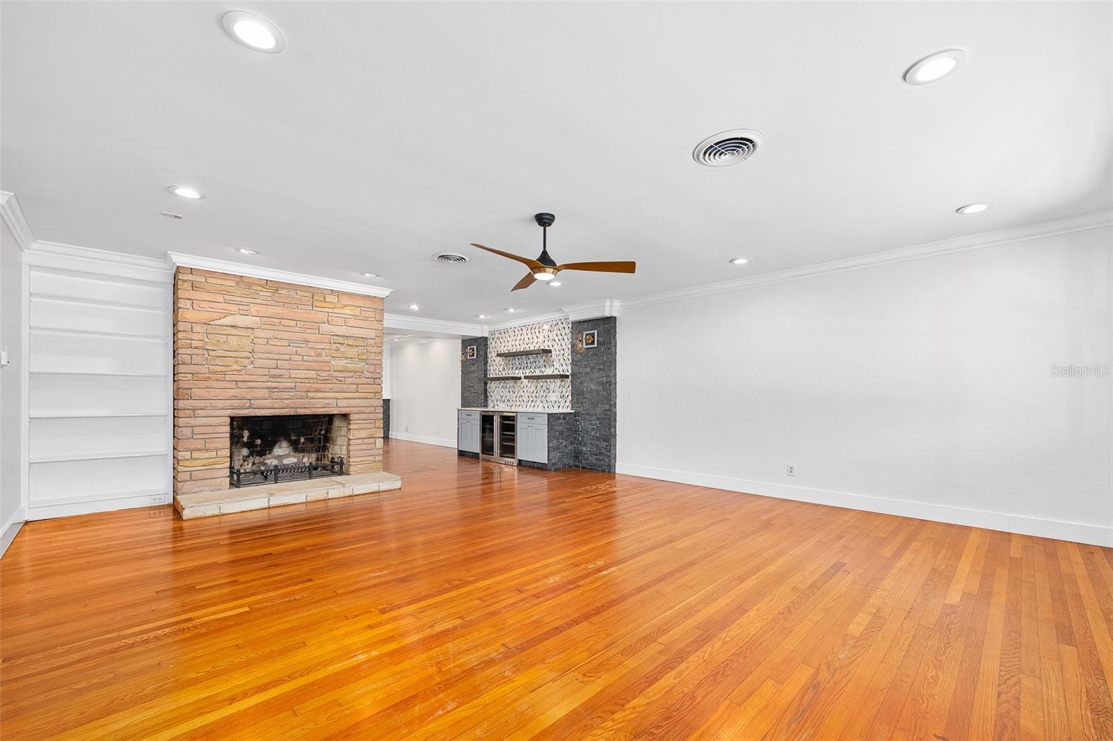 RIVER OAKS - Residential