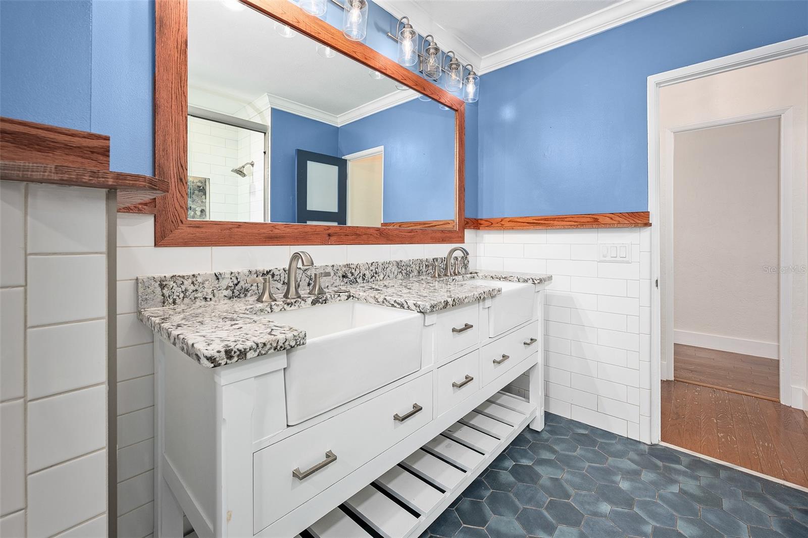 RIVER OAKS - Residential