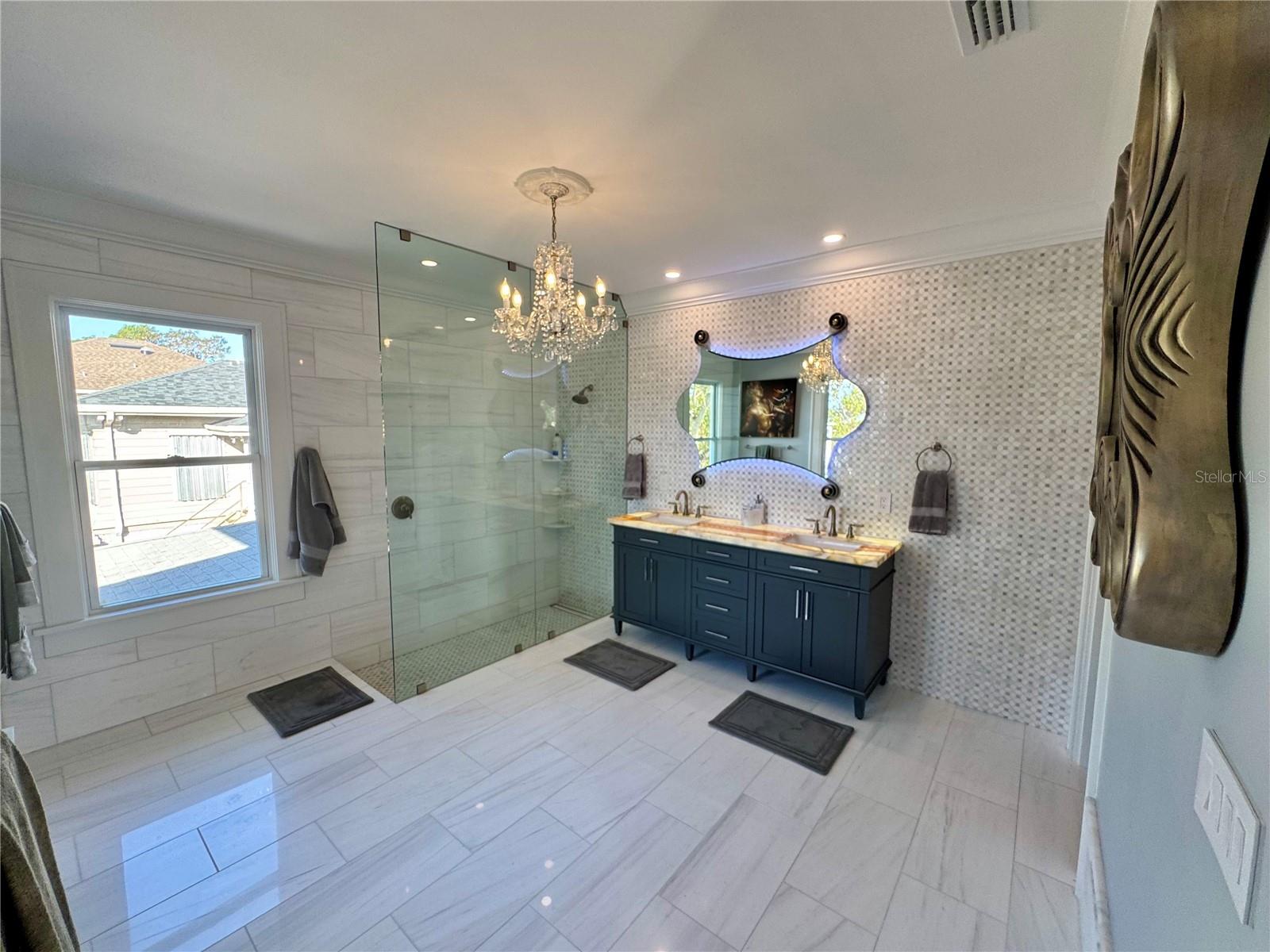 ROUSLYNN - Residential