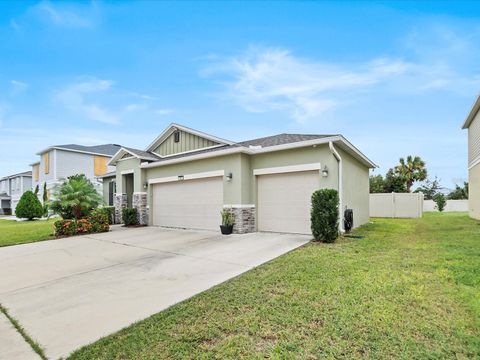 A home in WINTER HAVEN